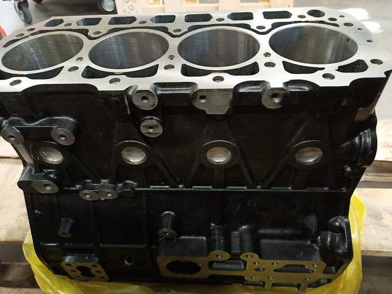 Блок цилиндров двигателя YM729906-01560